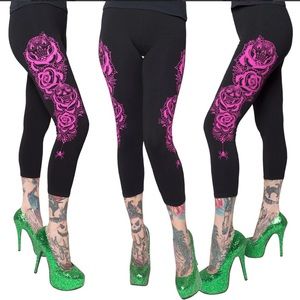 Dia De Los Muertos Pink and Black Capri Leggings Small NWT